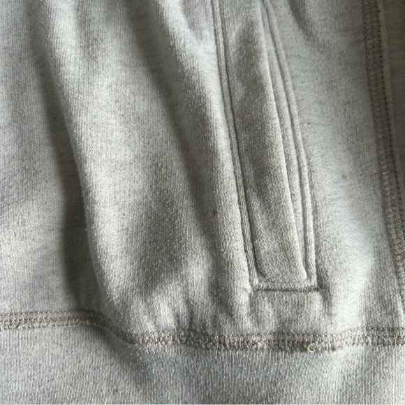 Hollister Cream Women’s Sweater - Picture 7 of 7